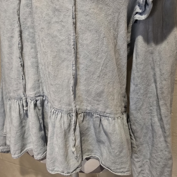 BLANKNYC 411 Top Size Medium Light Blue Fade Ruffled Tie Front 100% Cotton. - Picture 6 of 11